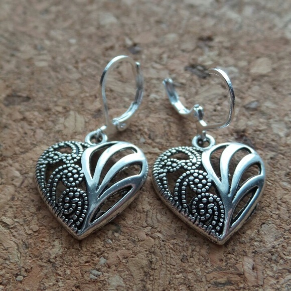 Tibet Silver Heart Lever Back Earrings - Picture 7 of 7